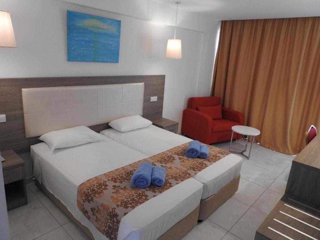 Corfu Hotel Ayia Napa Bagian luar foto
