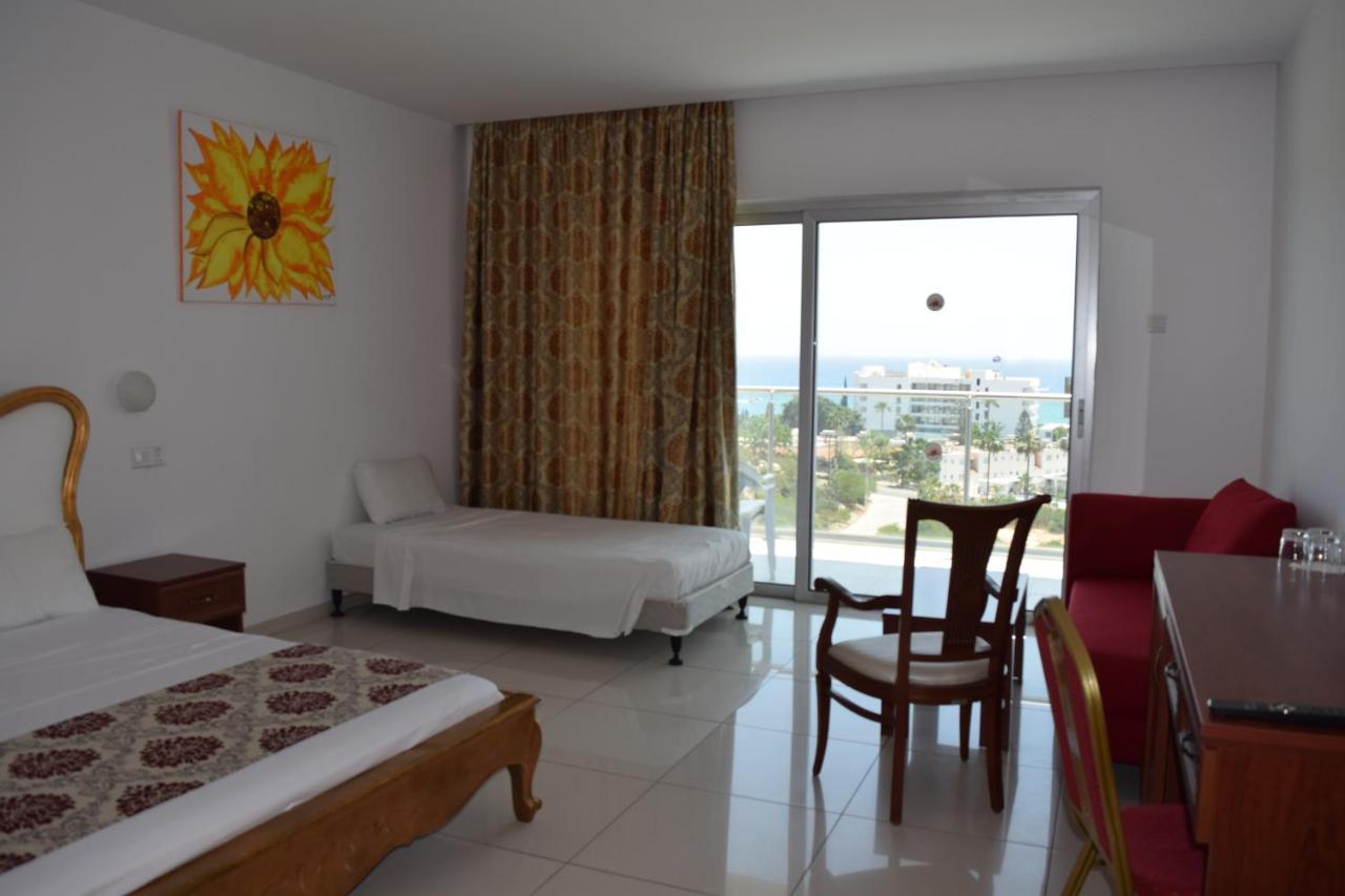 Corfu Hotel Ayia Napa Bagian luar foto