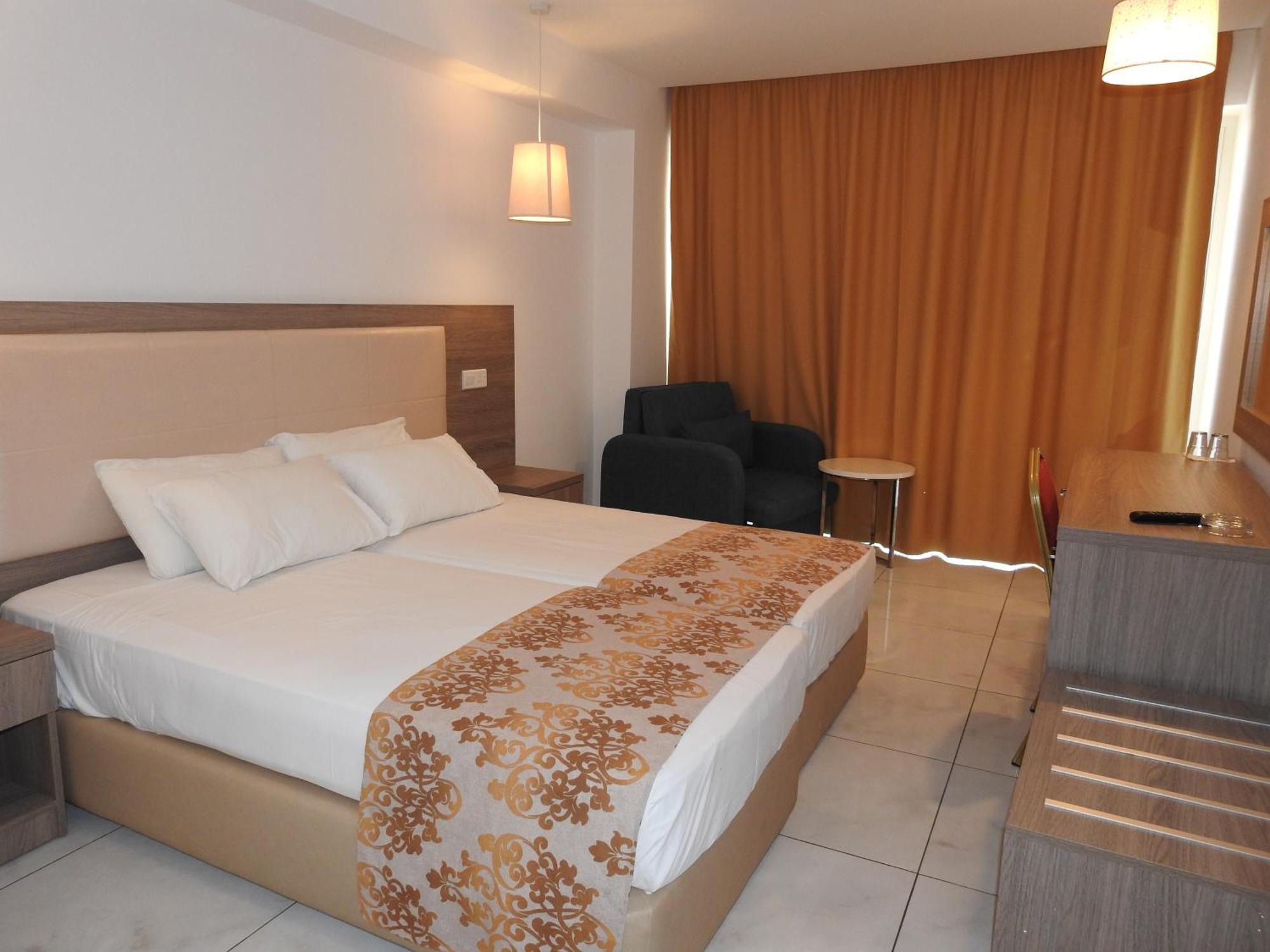 Corfu Hotel Ayia Napa Bagian luar foto