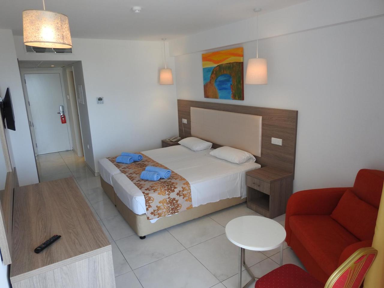 Corfu Hotel Ayia Napa Bagian luar foto